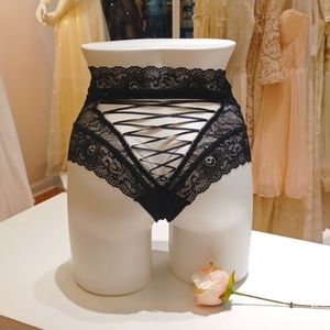 High-waisted lace panty with laced up back